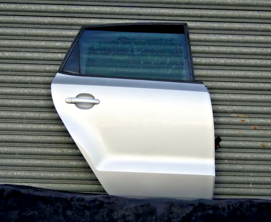 09-17 VW POLO 6R MK8 5 DOOR DRIVER SIDE REAR DOOR SILVER PAINT