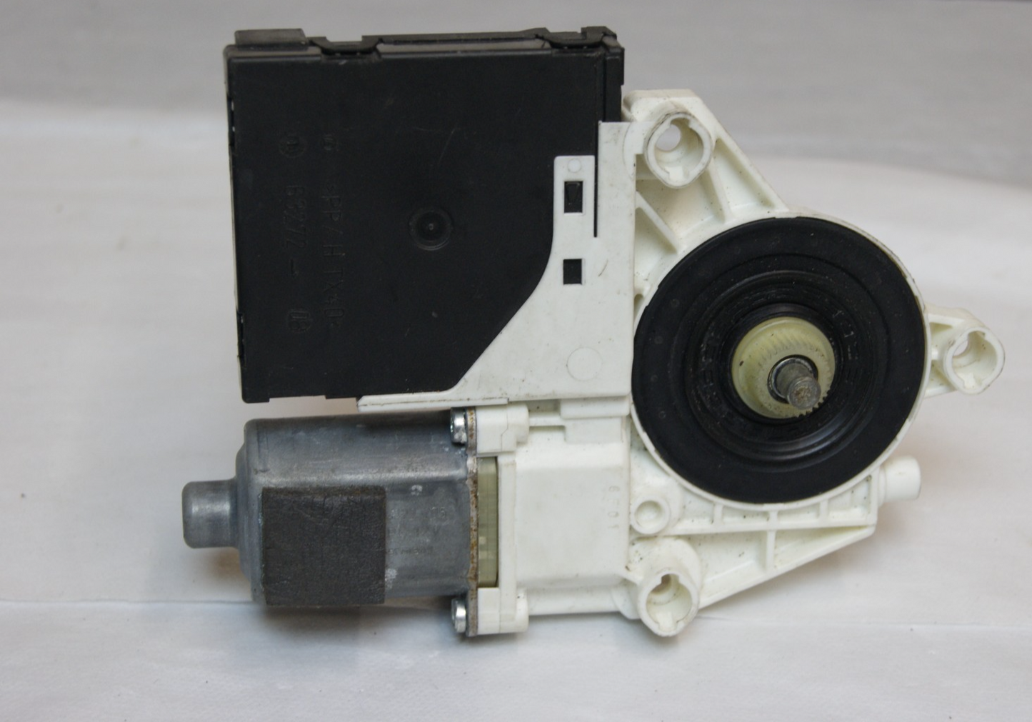 AUDI A3  PASSENGER SIDE FRONT WINDOW MOTOR 8P0959801H