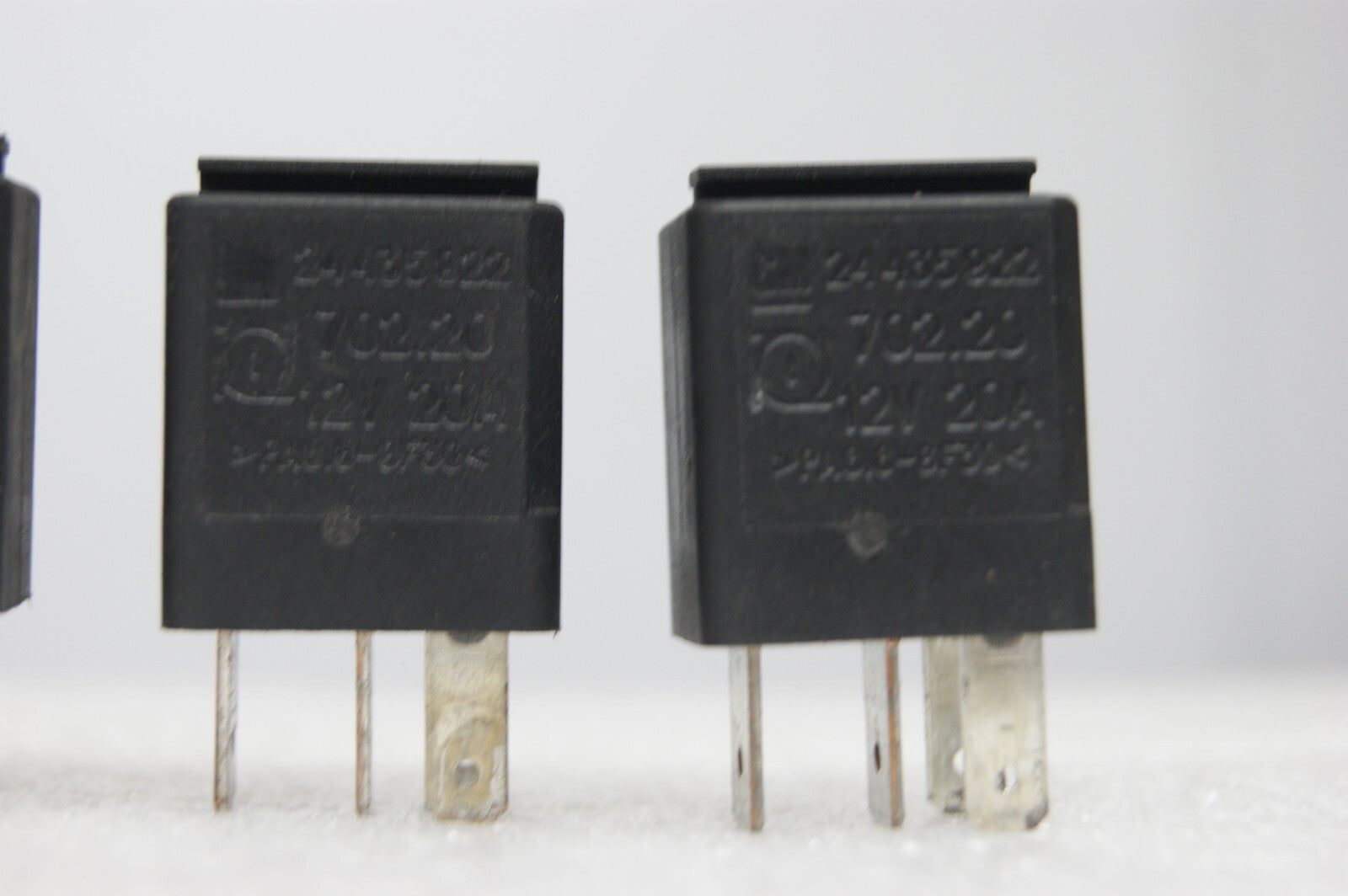 4X RELAY GM VAUXHALL 4 BLADE 12V 20A  BLACK 24435922