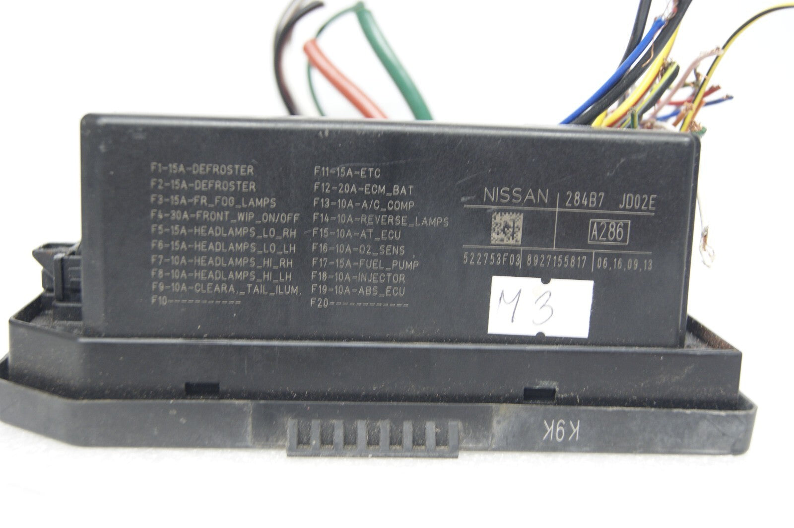 284B7 JD02E NISSAN J10  QASHQAI FUSE BOX UNDER BONNET