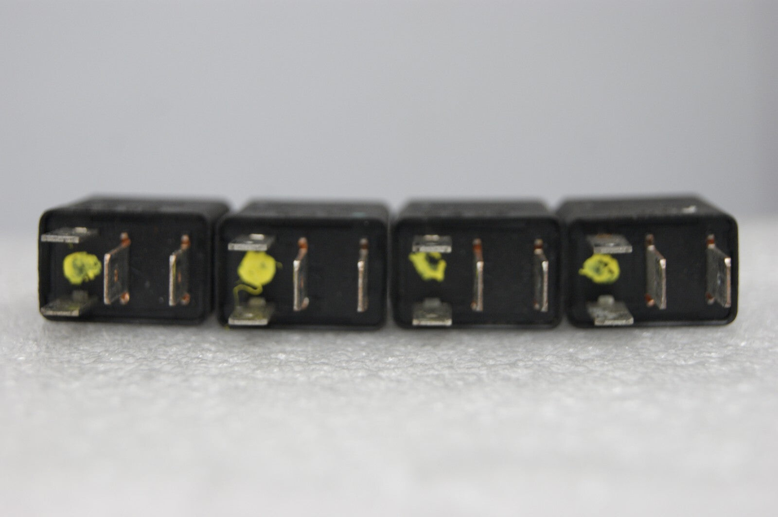 4X RELAY GM VAUXHALL 4 BLADE 12V 20A  BLACK 24435922