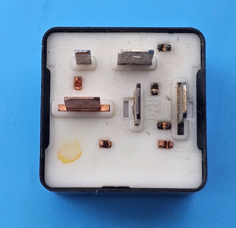 Audi VW Seat Skoda Engine 5-Pin Relay 443951253AA 899574000