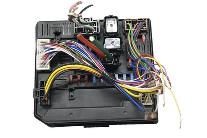 284B7 JD02E NISSAN J10  QASHQAI FUSE BOX UNDER BONNET