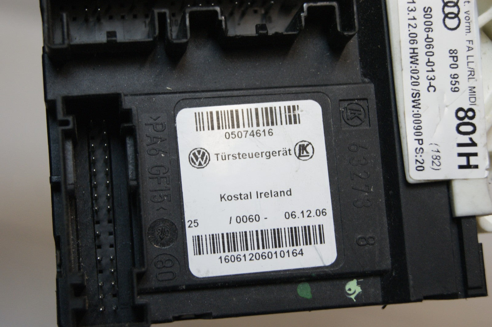 AUDI A3  PASSENGER SIDE FRONT WINDOW MOTOR 8P0959801H
