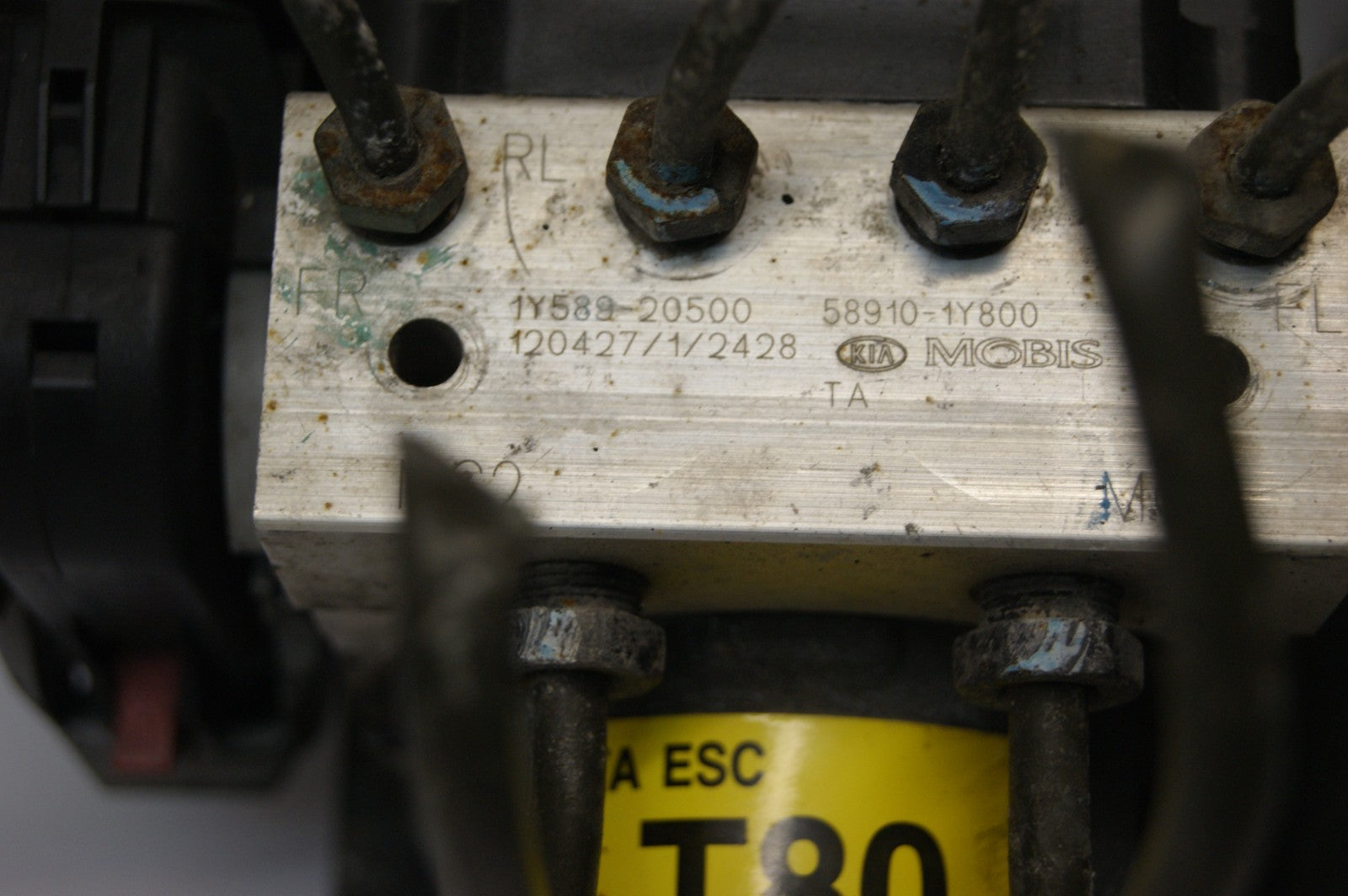 61589 45200 KIA  ABS PUMP  58910-1Y800