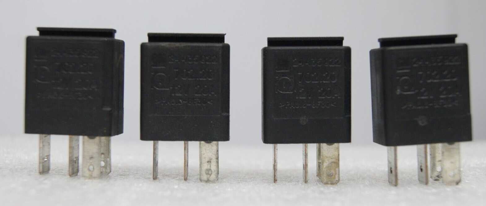 4X RELAY GM VAUXHALL 4 BLADE 12V 20A  BLACK 24435922
